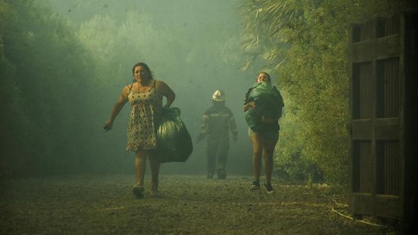 Warga Chile Melarikan Diri dari Ancaman Kebakaran Hutan