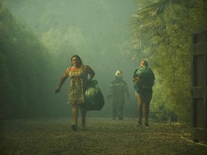 Warga Chile Melarikan Diri dari Ancaman Kebakaran Hutan Warga Chile Melarikan Diri dari Ancaman Kebakaran Hutan
