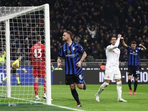 Inter Vs Fiorentina: Si Ular Menang 2-1 Inter Vs Fiorentina: Si Ular Menang 2-1