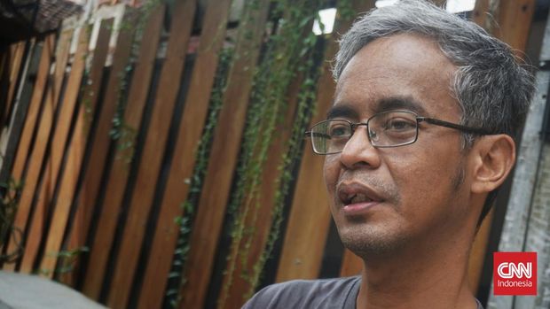 Aktivis Yogya Kritisi Pasal UU LLAJ yang Diduga Kerap Disalahgunakan untuk Patwal Elanto Wijoyono, aktivis asal Yogyakarta yang erap turun ke jalan dan mengadang patwal tak sesuai peruntukkannya. (CNNIndonesia/TUnggul)