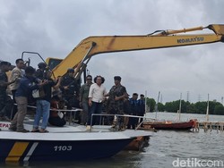 Dibongkarnya Pagar Laut Sepanjang 3 Kilometer di Bekasi