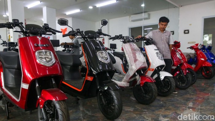 Subsidi Rp 7 juta per unit untuk pembelian sepeda motor listrik sudah berjalan selama 2024. Rencananya aktivitas itu akan diperpanjang pada 2025.
