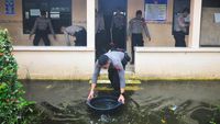 Banjir di Kudus Menyusut, Warga Mulai Bersih-bersih