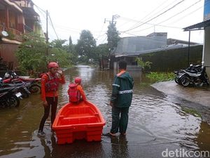 Banjir di Perumnas Antang Makassar Capai 1 Meter, Warga Mulai Dievakuasi Banjir di Perumnas Antang Makassar Capai 1 Meter, Warga Mulai Dievakuasi