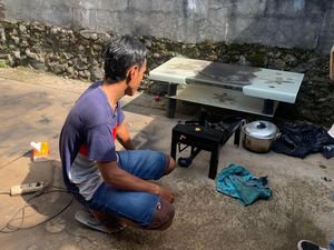 Pria Purbalingga Bikin Kompor Berbahan Bakar Oli Bekas, Laku hingga Sulawesi