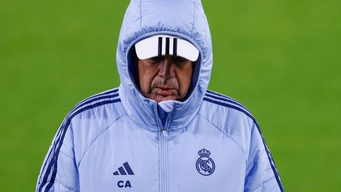 MANCHESTER, ENGLAND - FEBRUARY 10: Carlo Ancelotti, head coach of Real Madrid, during the UEFA Champions League 2024/25 League Knockout Play-off First Leg Training And Press Conference at Manchester City Stadium on February 10, 2025 in Manchester, England. (Photo by Dennis Agyeman / Europa Press Sports via Getty Images)