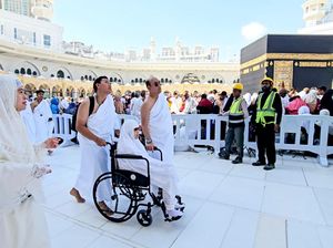 Momen Hangat Megawati Disapa Jemaah Indonesia Saat Umrah