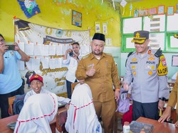 Kapolres Gresik Tinjau Distribusi Makan Bergizi Gratis di SDN 71