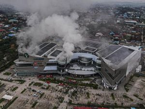 Kebakaran Landa Pusat Perbelanjaan di Kendari