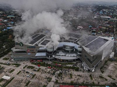 Kebakaran Landa Pusat Perbelanjaan di Kendari