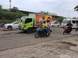 DPU Jateng Sebut Biaya Perbaikan Jalan Dipangkas Jadi Rp 30 Juta Per Km DPU Jateng Sebut Biaya Perbaikan Jalan Dipangkas Jadi Rp 30 Juta Per Km