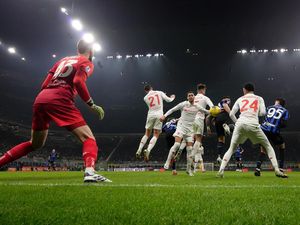 Kontroversi Gol Pertama Inter ke Gawang Fiorentina Kontroversi Gol Pertama Inter ke Gawang Fiorentina