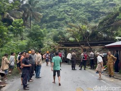 Poros Soppeng-Barru di Bulu Dua Masih Tertutup Longsor, Alat Berat Dikerahkan