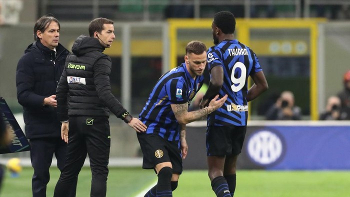 MILAN, ITALY - FEBRUARY 10: Marcus Thuram of Internazionale is replaced by Marko Arnautovic of Internazionale during the Serie A match between FC Internazionale and Fiorentina at Stadio Giuseppe Meazza on February 10, 2025 in Milan, Italy. (Photo by Marco Luzzani/Getty Images)