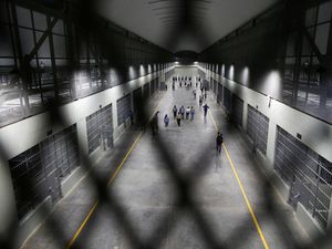 Mengintip Penjara Raksasa El Salvador yang Siap Tampung Penjahat Buangan AS Mengintip Penjara Raksasa El Salvador yang Siap Tampung Penjahat Buangan AS