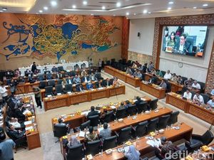 Baleg DPR Targetkan RUU Minerba Disahkan 18 Februari Baleg DPR Targetkan RUU Minerba Disahkan 18 Februari