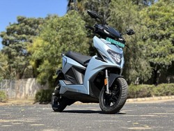 Tampang Mirip Honda BeAT, Motor Listrik Ini Bisa Tempuh 248 Km Sekali Ngecas