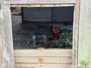 Nenek Jaimah Sakit-sakitan Tinggal Sendiri di Rumah Tak Layak Huni Nenek Jaimah Sakit-sakitan Tinggal Sendiri di Rumah Tak Layak Huni