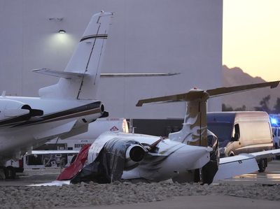 Penampakan 2 Pesawat yang Tabrakan di Bandara AS
