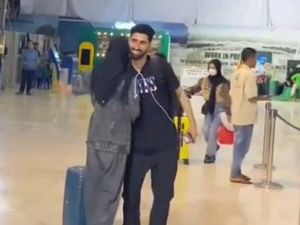 Heboh Pria India Rela Terbang ke Sulsel Temui Kekasihnya di Luwu Utara Heboh Pria India Rela Terbang ke Sulsel Temui Kekasihnya di Luwu Utara