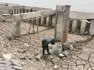 Pj Bupati Bojonegoro Sentil Kadis PU SDA Soal Proyek Rp 40 M yang Ambruk Pj Bupati Bojonegoro Sentil Kadis PU SDA Soal Proyek Rp 40 M yang Ambruk