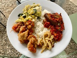 RM Cahaya Selatan: Nasi Warteg Kekinian dengan Lauk Telur Tomat hingga Fuyunghai Sedap