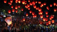 Saat Ratusan Lampion Terangi Langit Taiwan Rayakan Tahun Ular