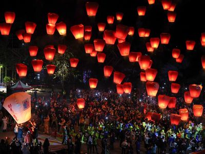 Saat Ratusan Lampion Terangi Langit Taiwan Rayakan Tahun Ular