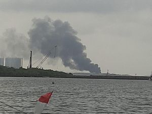 Video: Kapal Terbakar di Penjaringan, Asap Hitam Membubung Video: Kapal Terbakar di Penjaringan, Asap Hitam Membubung