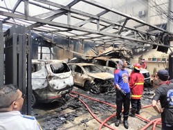 Ada Ledakan Sebelum Rumah di Ambon Terbakar dan Hanguskan 3 Mobil-Uang Rp 2 M