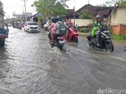 Hujan Deras Dua Hari, Jalanan di Denpasar Tergenang Air