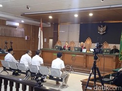 Eks Sekda Kota Bandung Ema Sumarna Didakwa Beri Suap Rp 1 M