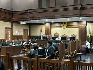 Makelar Kasus MA Beri Eks Ketua PN Surabaya Rp 75 Juta, Klaim dari Ibu Tiri