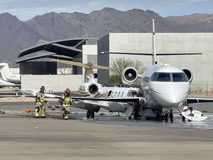 Video: Jet Pribadi yang Tabrakan di Scottsdale AS Milik Vokalis Band Motley Crue Video: Jet Pribadi yang Tabrakan di Scottsdale AS Milik Vokalis Band Motley Crue
