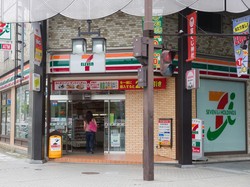 7-Eleven Jepang Kebanjiran Turis, Yang Mereka Cari Adalah Saus Wasabi 7-Eleven Jepang Kebanjiran Turis, Yang Mereka Cari Adalah Saus Wasabi