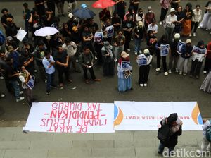 Serikat Pekerja Fisipol UGM Gelar Aksi Solidaritas Tukin Dosen Serikat Pekerja Fisipol UGM Gelar Aksi Solidaritas Tukin Dosen