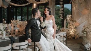 8 Foto Resepsi Pernikahan Angga Yunanda-Shenina, Wedding Dream Simpel Elegan
