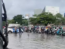 Banjir di Depan UIM Makassar, Jalan Perintis Kemerdekaan Macet 3 Km