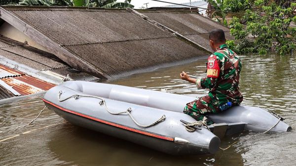 Banjir Setinggi Atap Rendam Perumnas Antang Makassar