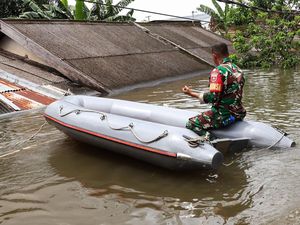 Banjir Setinggi Atap Rendam Perumnas Antang Makassar