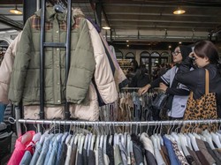 Tips Thrifting dari Dokter Spesialis UGM, Aman Pakai Baju Preloved