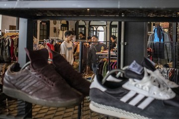 Pakaian Bekas: Harta Karun Tersembunyi yang Menggoda Pemburu Mode