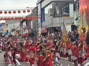 Ada Festival Cap Go Meh, Warga Padati Jalan Surya Kencana Bogor Ada Festival Cap Go Meh, Warga Padati Jalan Surya Kencana Bogor
