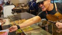 Deddy Corbuzier Kini Bisnis Kuliner Nasi Padang dan Bakery