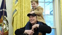 7 Foto Gemas Elon Musk dan Putranya X di Gedung Putih, Curi Perhatian Trump