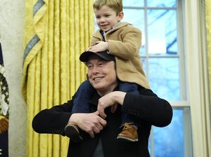 7 Foto Gemas Elon Musk dan Putranya X di Gedung Putih, Curi Perhatian Trump 7 Foto Gemas Elon Musk dan Putranya X di Gedung Putih, Curi Perhatian Trump
