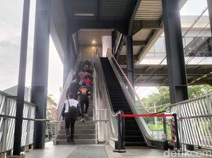 Eskalator Penghubung KRL Sudirman dan LRT Dukuh Atas Rusak, Penumpang Teriak Eskalator Penghubung KRL Sudirman dan LRT Dukuh Atas Rusak, Penumpang Teriak