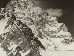 Longsoran Salju di Himalaya Tewaskan Pendaki Prancis dan Warga Nepal