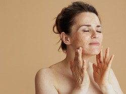 Tips Pakai Cleansing Oil yang Benar Agar Tidak Jadi Jerawatan