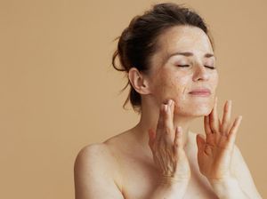 Tips Pakai Cleansing Oil yang Benar Agar Tidak Jadi Jerawatan Tips Pakai Cleansing Oil yang Benar Agar Tidak Jadi Jerawatan